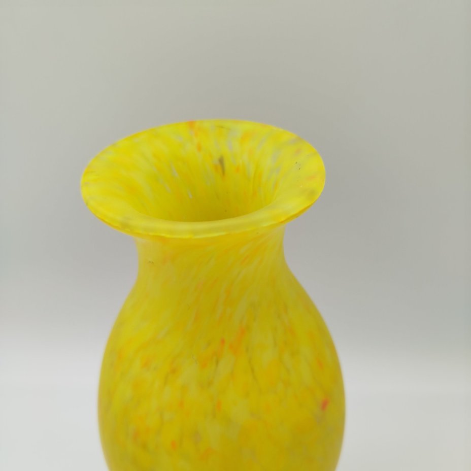 Ваза для цветов лимонно-желтого цвета, матовая