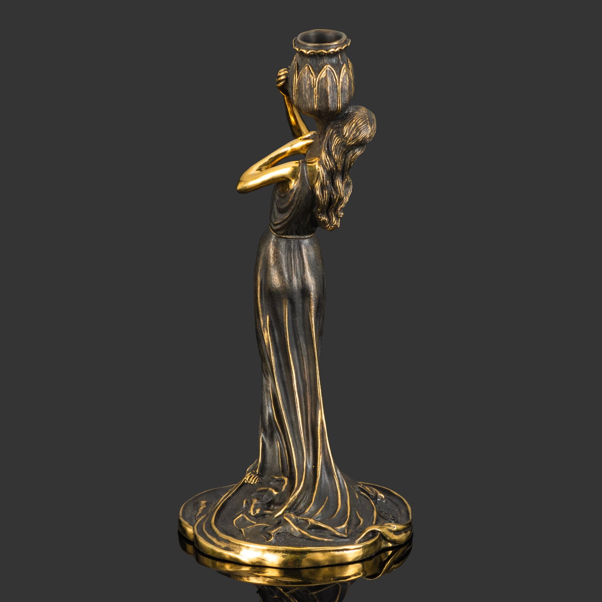 Подсвечник "Дева с кувшином"