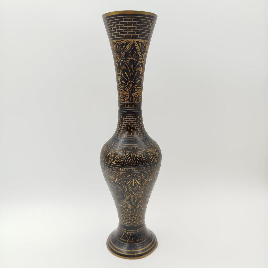Ваза в восточном стиле с растительным декором на черном фоне, латунь, гравировка, Индия, 1970-1990 гг.