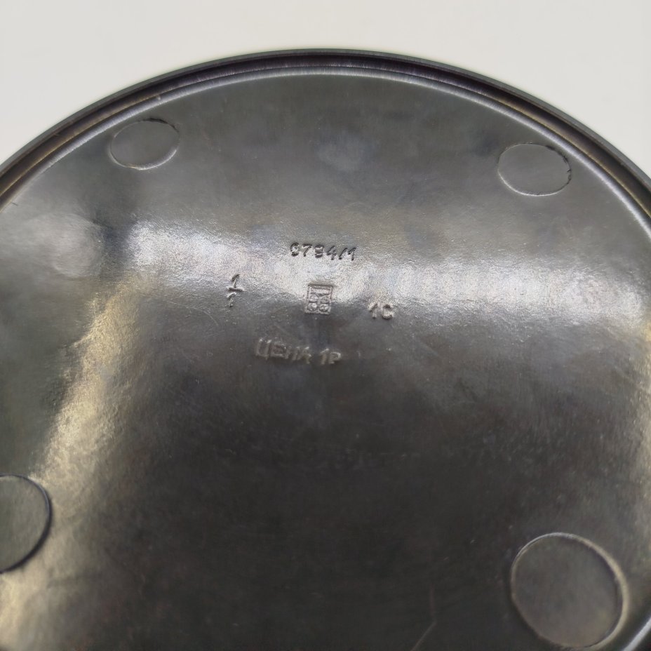 Шкатулка округлой формы с растительным декором