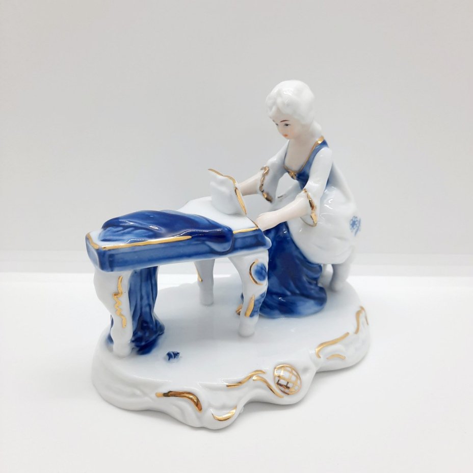 Статуэтка "Дама за клавесином", CDC Rococo Collection