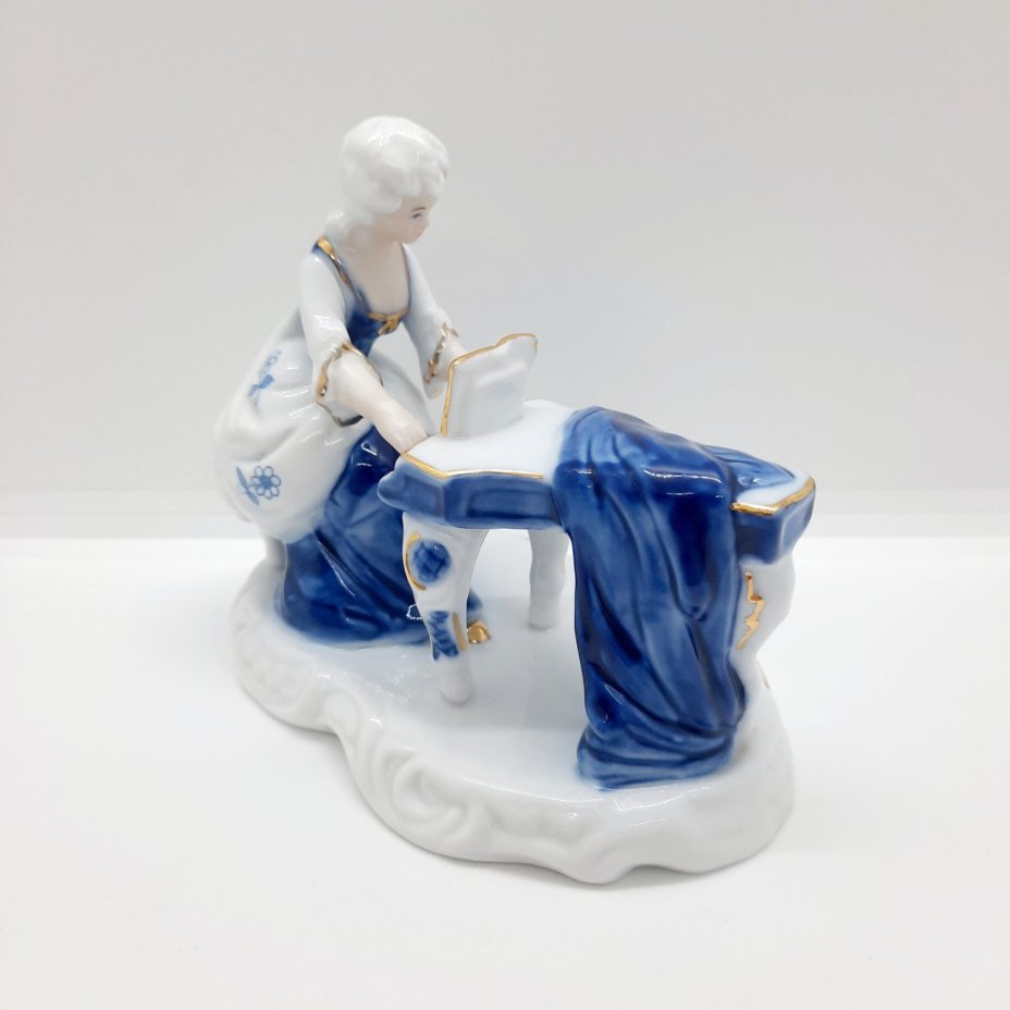 Статуэтка "Дама за клавесином", CDC Rococo Collection