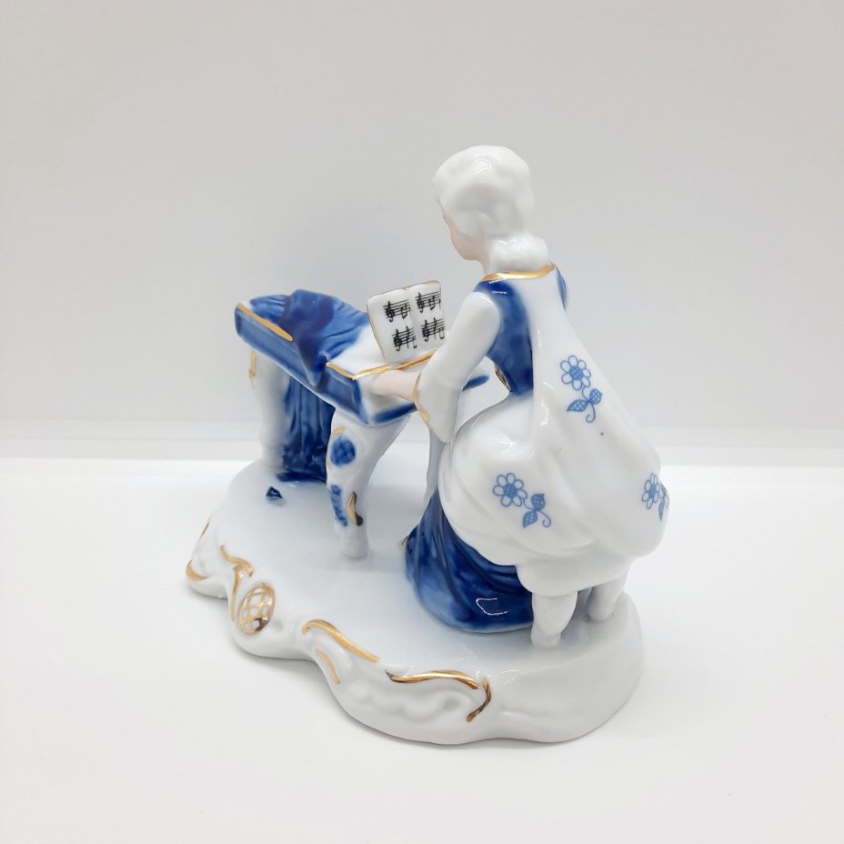 Статуэтка "Дама за клавесином", CDC Rococo Collection