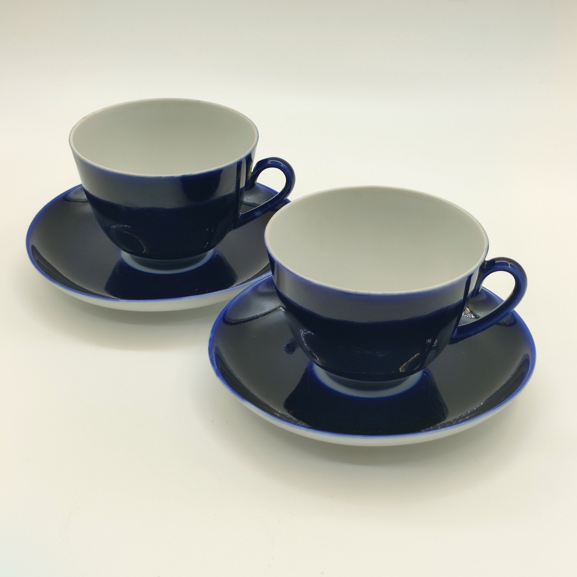 Набор из 2-х чайных пар кобальтого оттенка, фарфор, крытье кобальтом, Ленинградский фарфоровый завод (ЛФЗ), СССР, 1970-1991 гг.