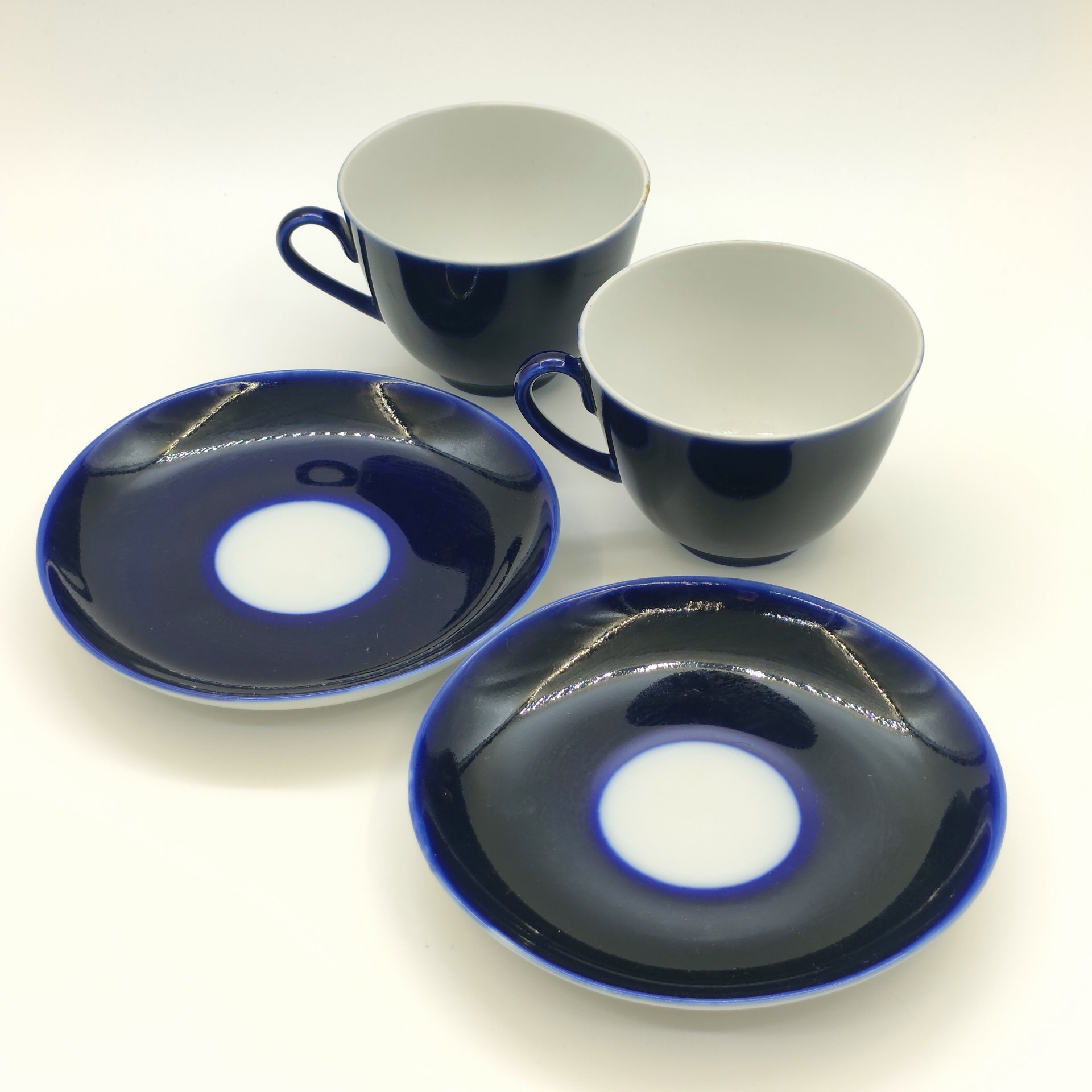 Набор из 2-х чайных пар кобальтого оттенка, фарфор, крытье кобальтом, Ленинградский фарфоровый завод (ЛФЗ), СССР, 1970-1991 гг.