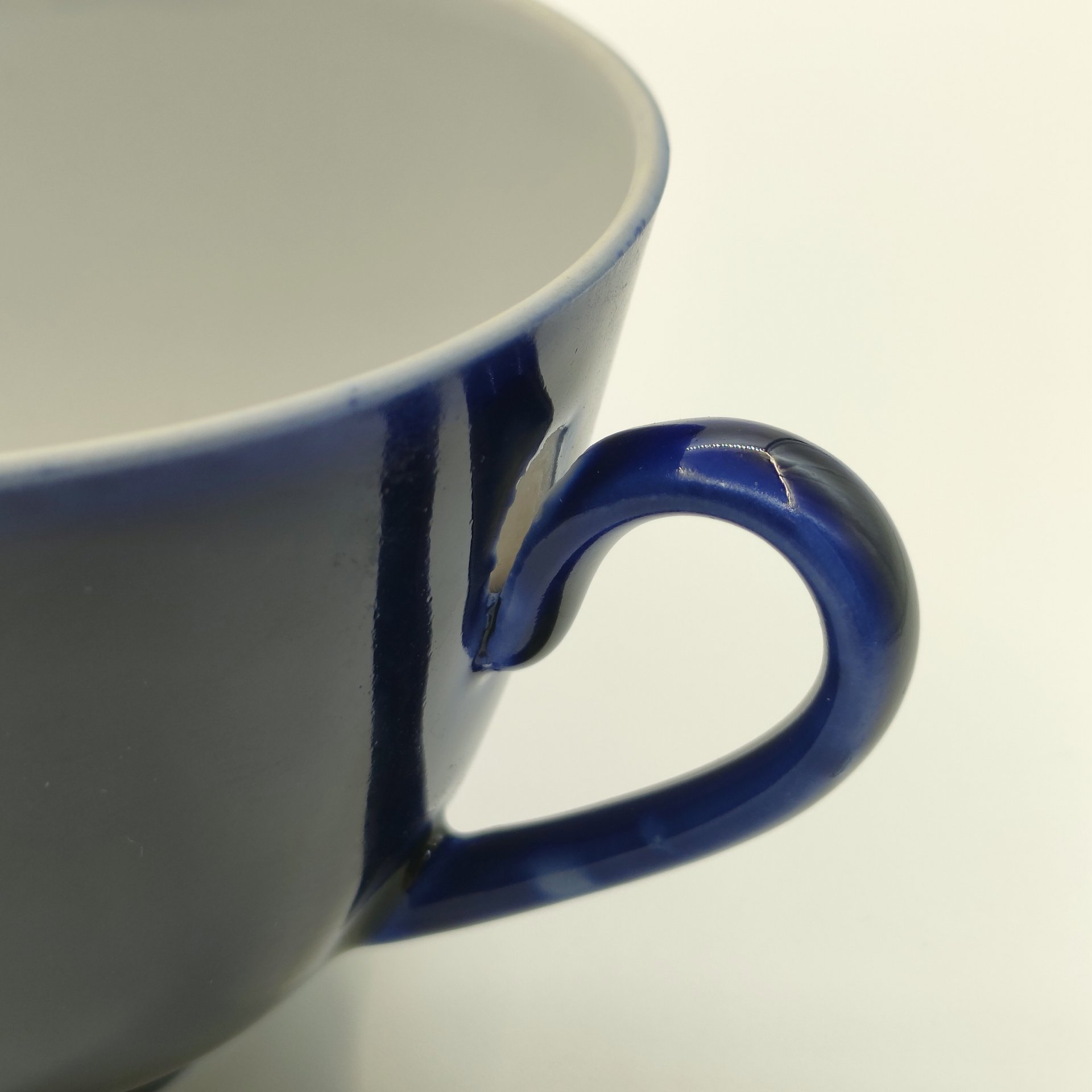 Набор из 2-х чайных пар кобальтого оттенка, фарфор, крытье кобальтом, Ленинградский фарфоровый завод (ЛФЗ), СССР, 1970-1991 гг.