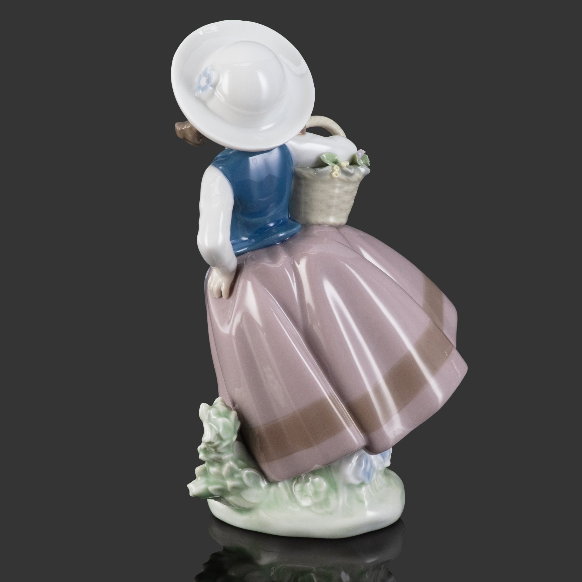 Статуэтка "Девочка с корзиной цветов", Lladro