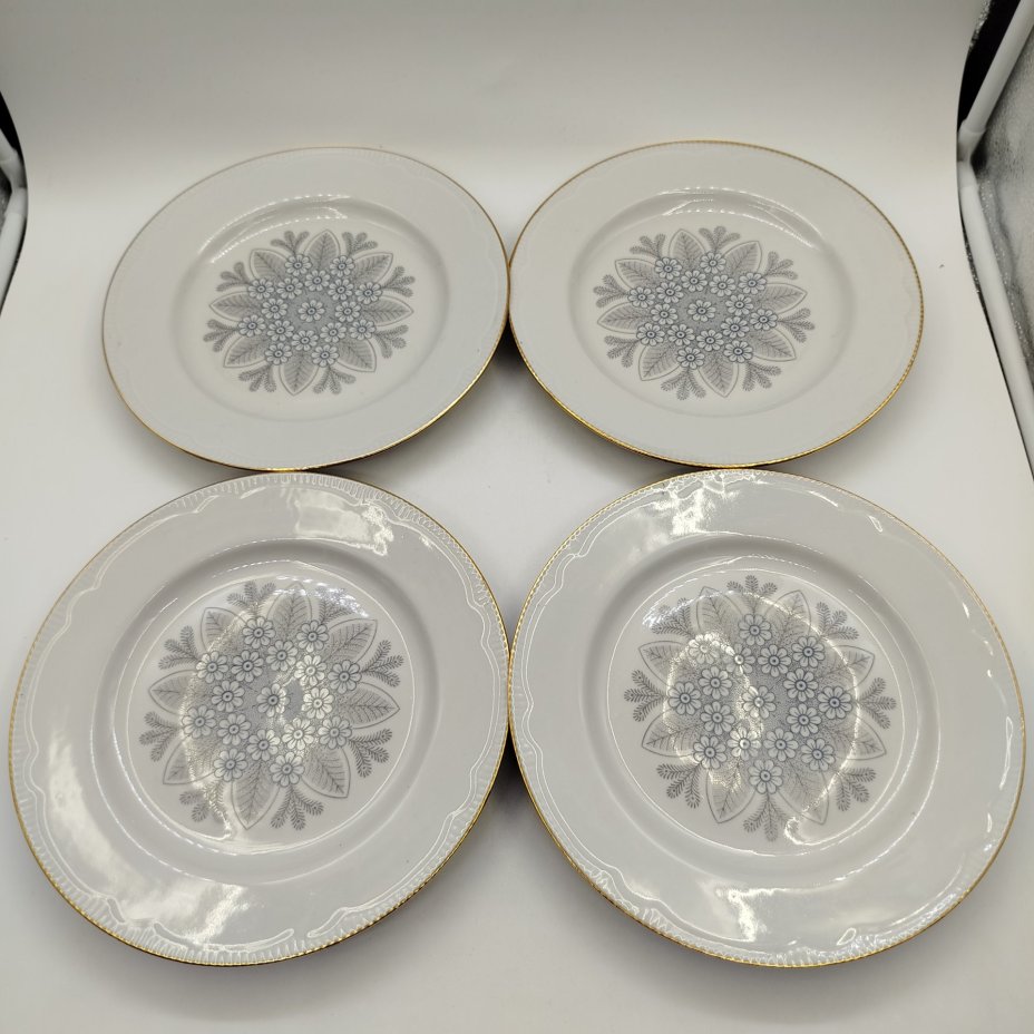 Набор из шести столовых тарелок с растительным декором, фарфор, деколь, золочение, Минский фарфорово-фаянсовый завод, СССР, 1968-1983 гг.