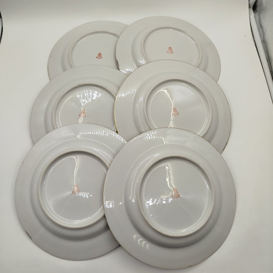 Набор из шести столовых тарелок с растительным декором, фарфор, деколь, золочение, Минский фарфорово-фаянсовый завод, СССР, 1968-1983 гг.