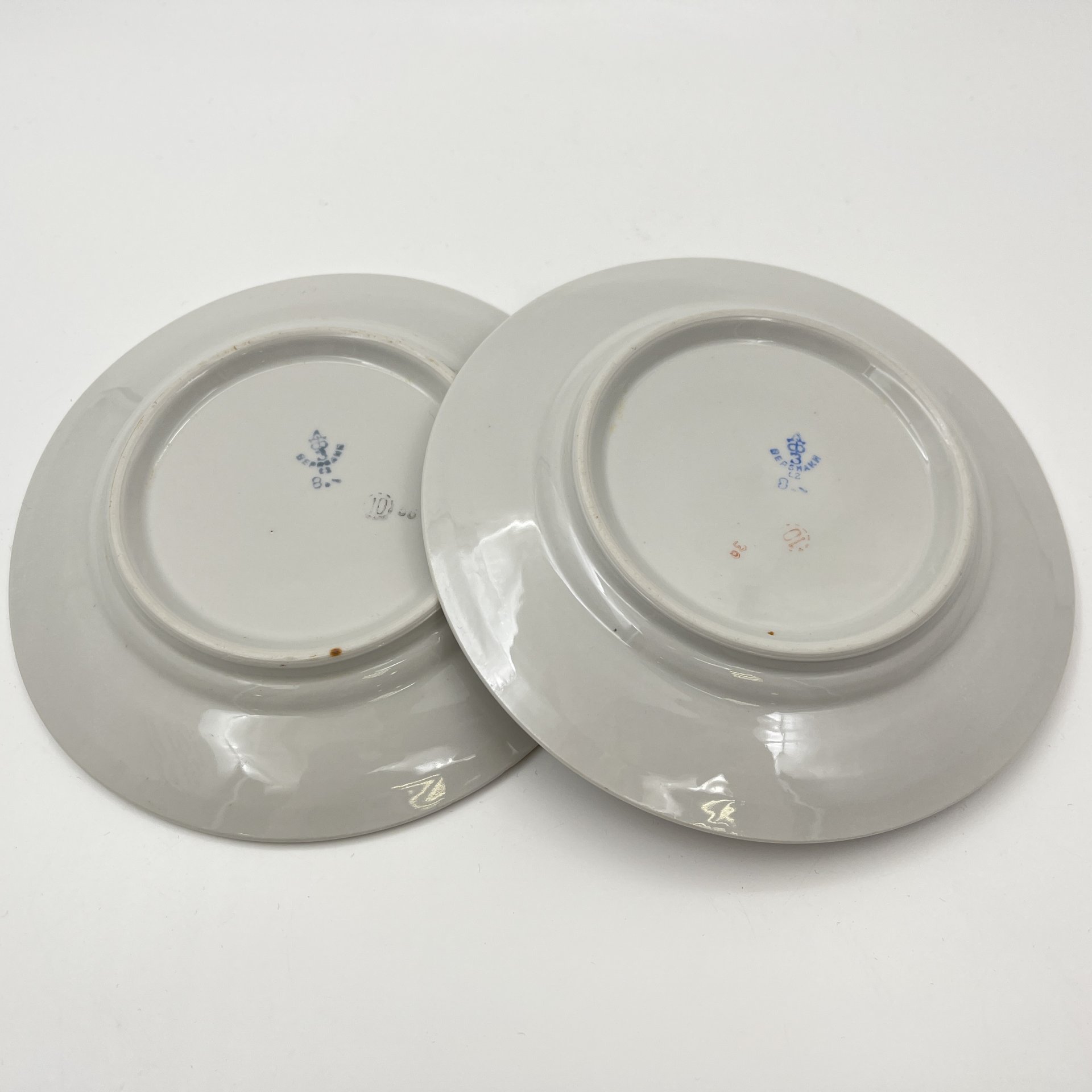 Набор из 2 десертных тарелок "Слива", автор А.А.Чекулина, фарфор, крытье, роспись, золочение, Дмитровский фарфоровый завод (ДФЗ Вербилки), СССР, 1954-1965 гг.