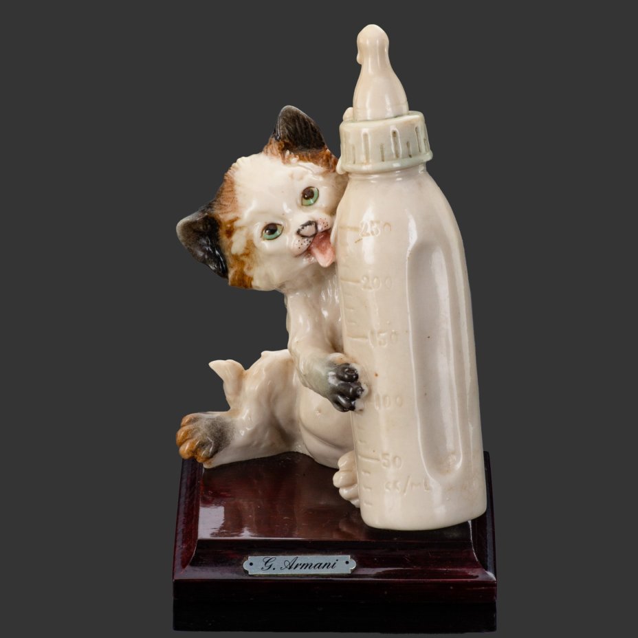 Статуэтка "Котенок с детской бутылочкой", фарфор, роспись, Capodimonte (Каподимонте), Италия, 1980-1990 гг., Capodimonte (Каподимонте)