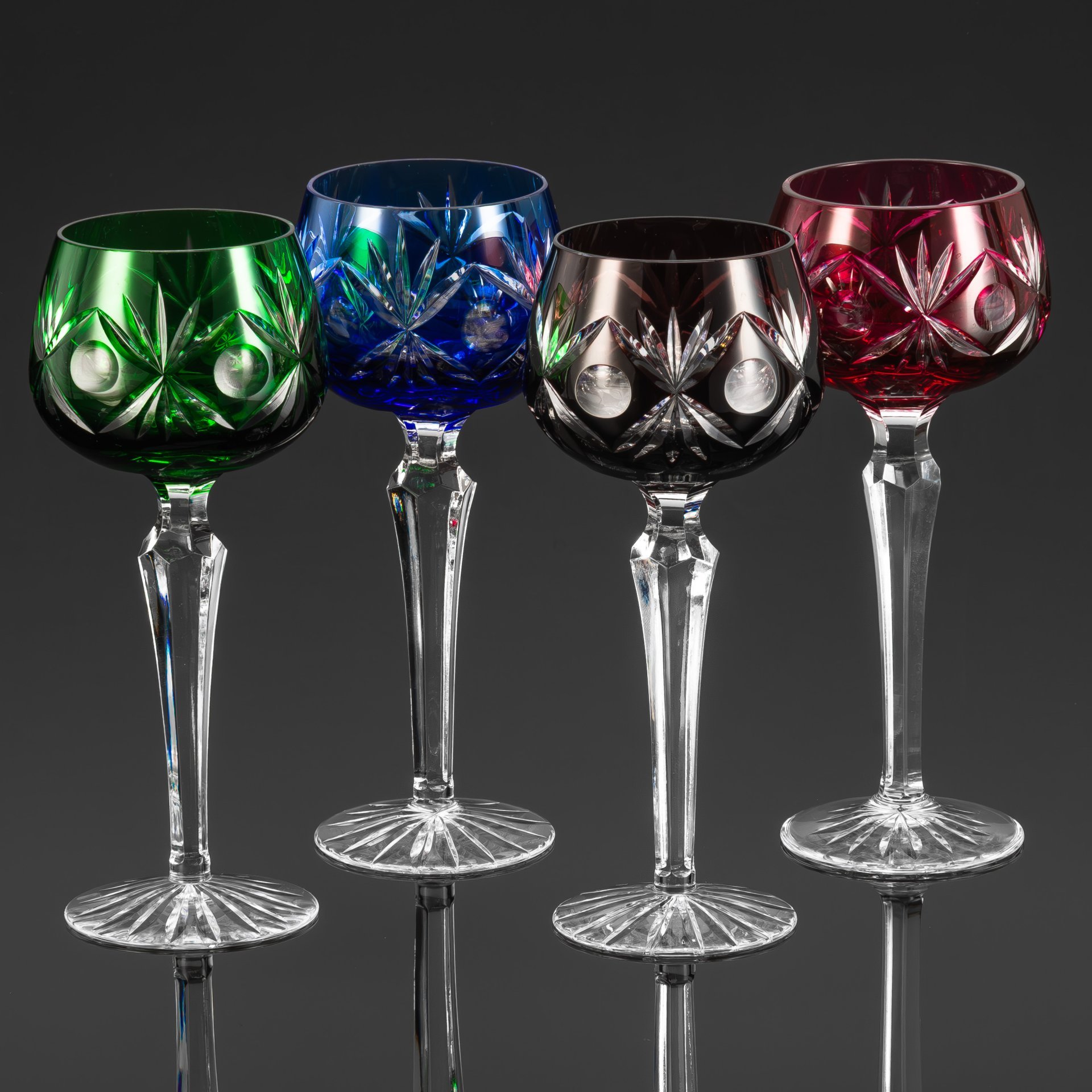 Набор разноцветных бокалов для вина с резным декором на 4 персоны, хрусталь, алмазная грань, Германия, 1970-1990 гг.