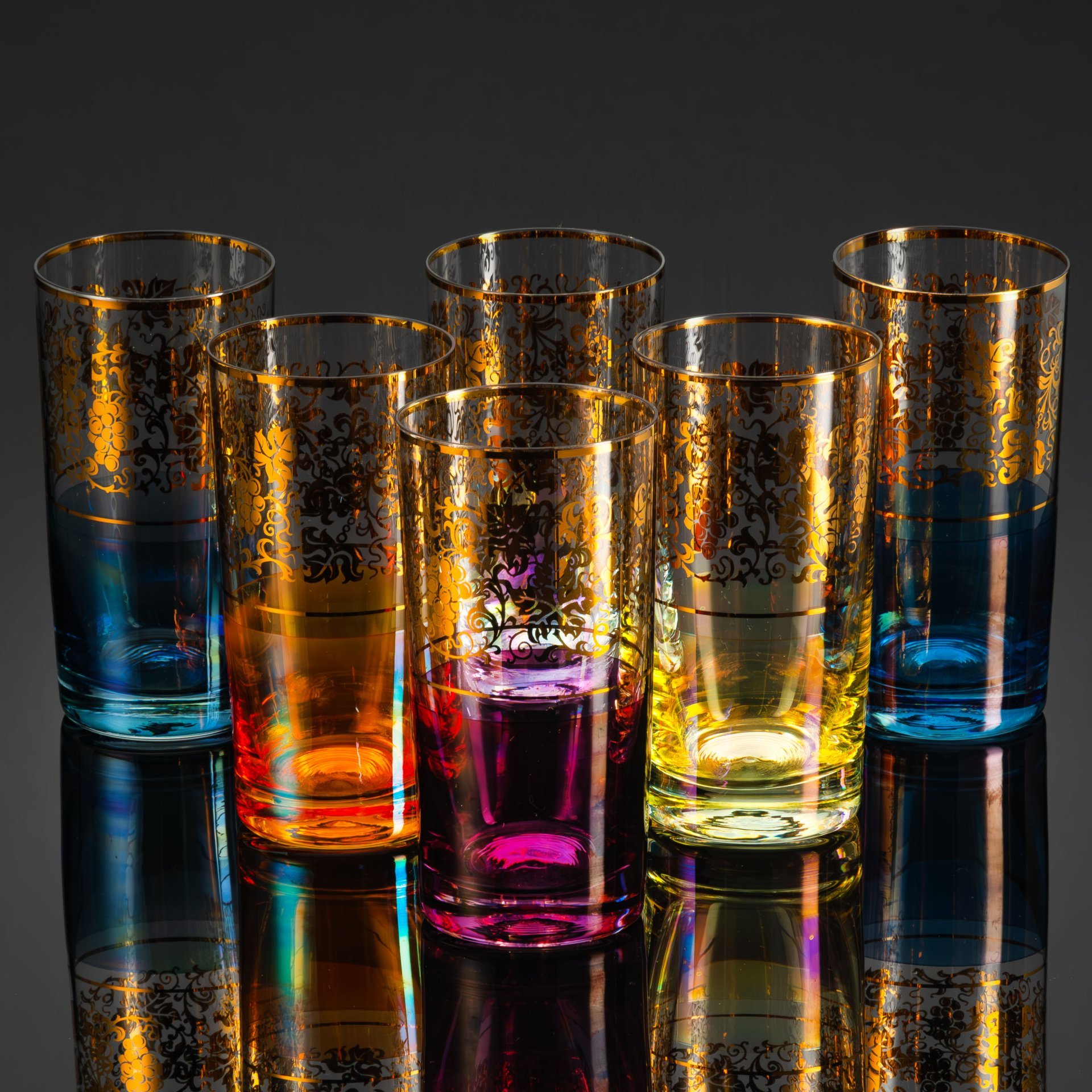 Набор разноцветных стаканов для прохладительных напитков с изображением винограда на 6 персон в коробке, стекло, золочение, люстр, Чехословакия, 1970-1990 гг.