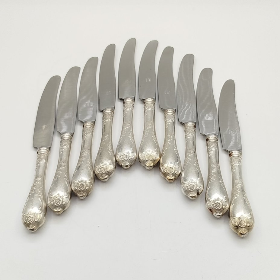 Набор из десяти десертных ножей с растительным декором, мНЦ (медь-никель-цинк), сталь, Вольнянский завод столовых приборов им. Шевченко (ЗiШ, ЗиШ), СССР, 1960-1990 гг.