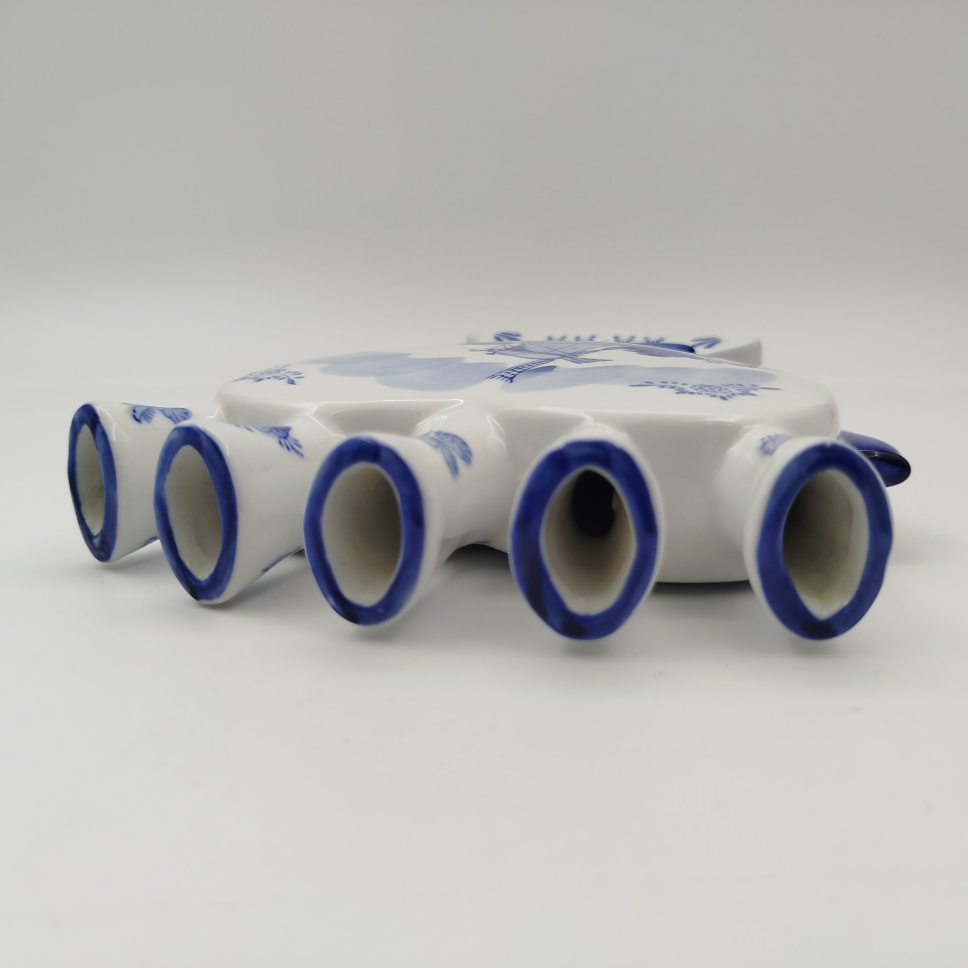 Ваза-подставка для тюльпанов в форме сердца с изображением пейзажа и мельницы, фарфор, роспись, Нидерланды, 1990-2000 гг.