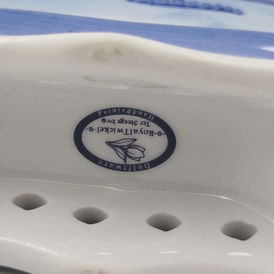 Ваза-подставка для тюльпанов в форме сердца с изображением пейзажа и мельницы, фарфор, роспись, Нидерланды, 1990-2000 гг.