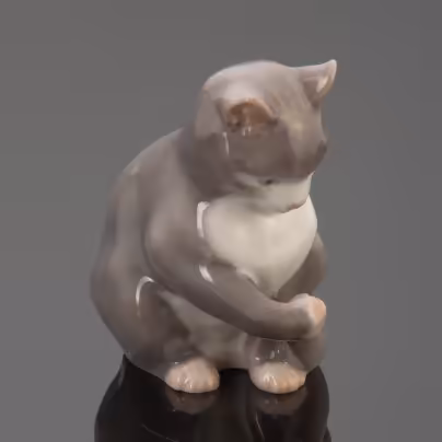 Статуэтка "Кошка, играющая с хвостом", фарфор, роспись, Bing & Grondahl, Дания, 1970-1982 гг., Bing & Grondahl