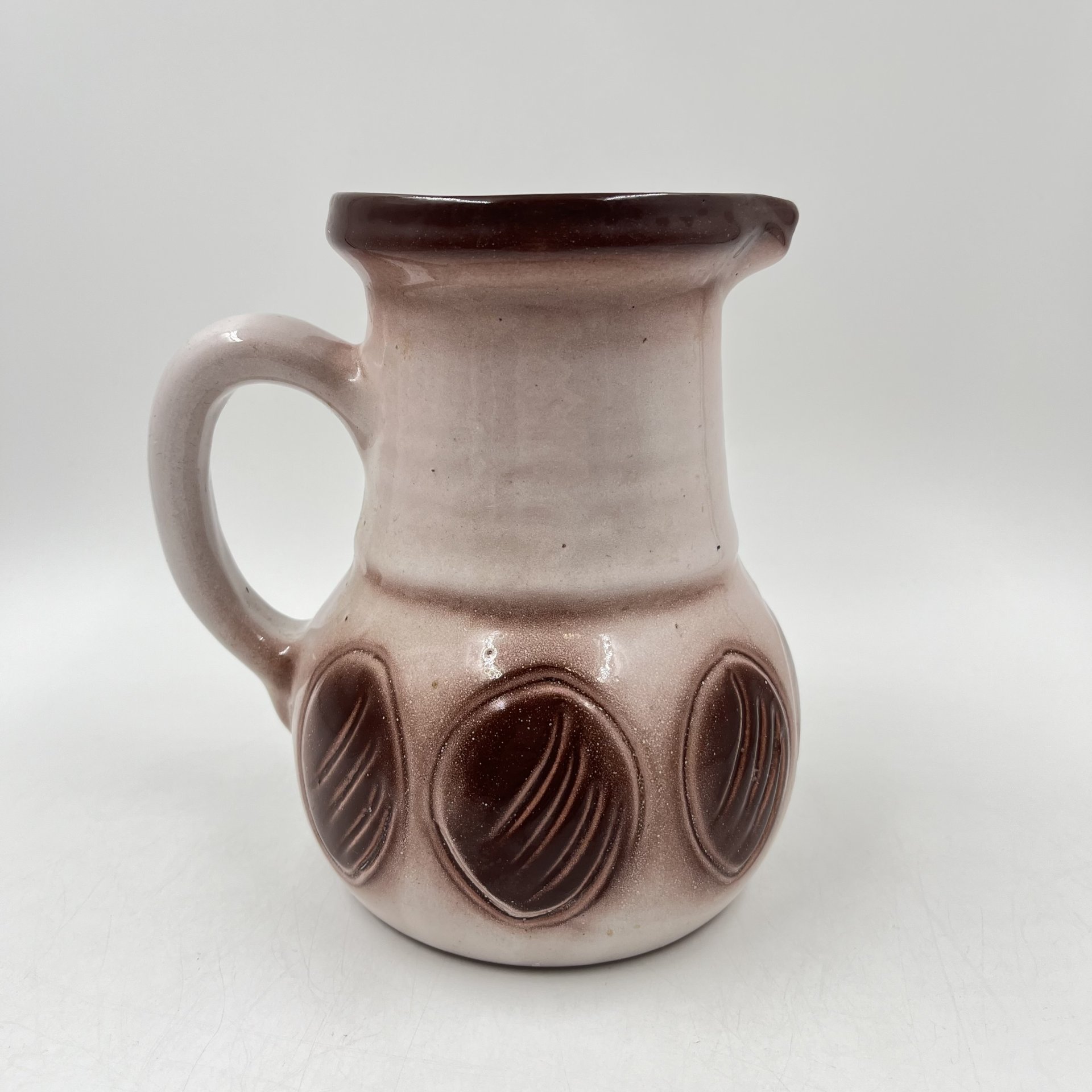 Кувшин с абстрактным декором, керамика, аэрография, СССР, 1970-1990 гг.