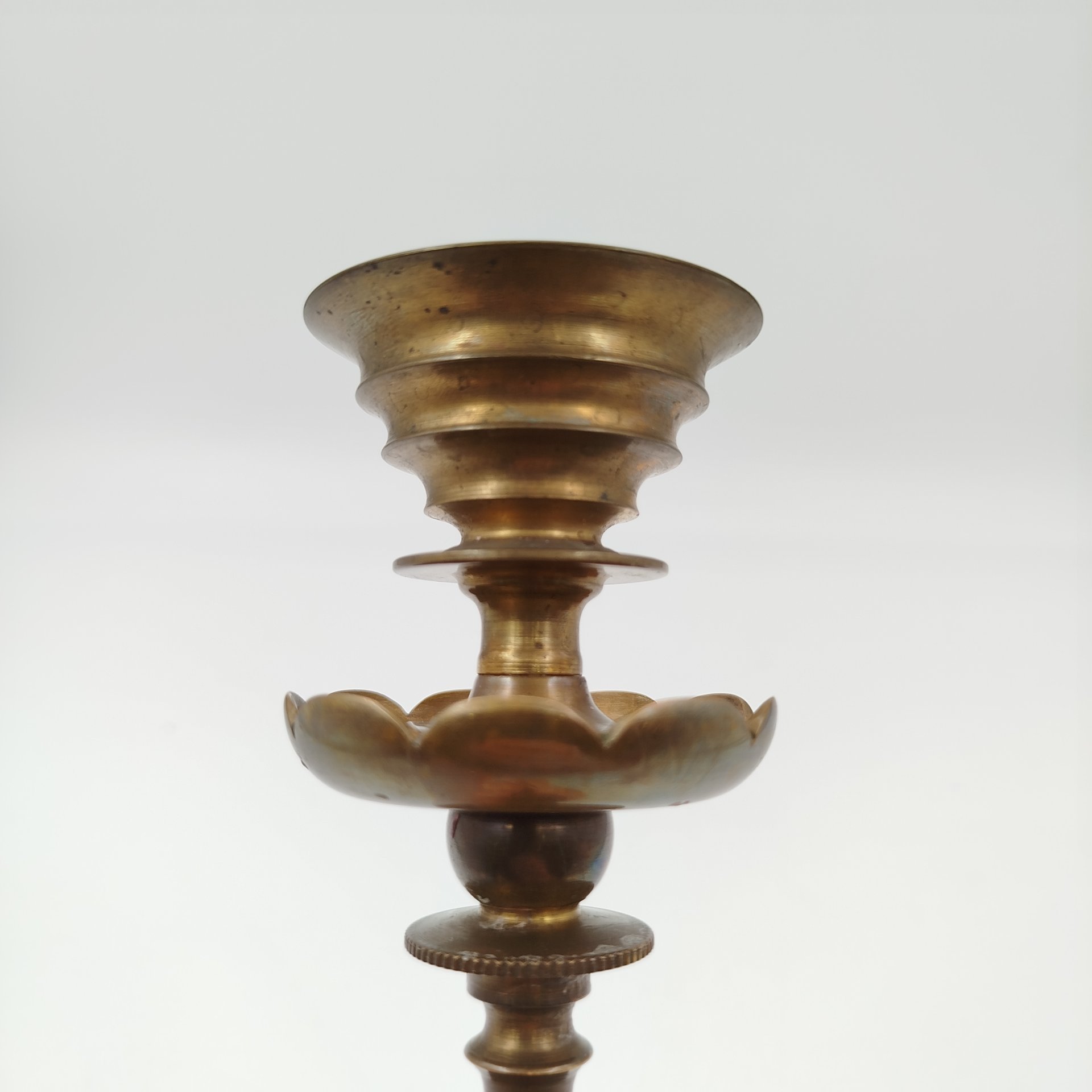 Подсвечник на фигурном основании с элементами в виде балясин (на одну свечу), бронза, Европа, 1960-1990 гг.