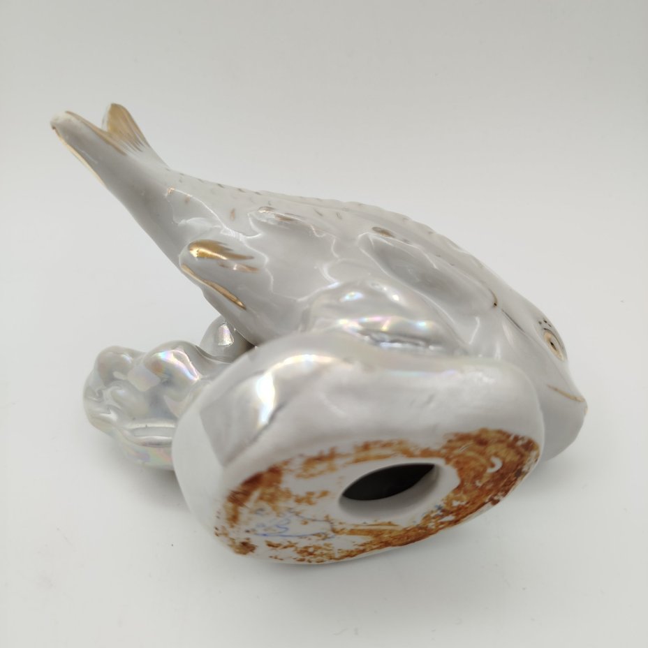 Статуэтка "Рыба-карп", скульптор П.М. Кожин, фарфор, люстр, роспись, золочение, Дулевский фарфоровый завод (Дулёво), СССР, 1964 г.