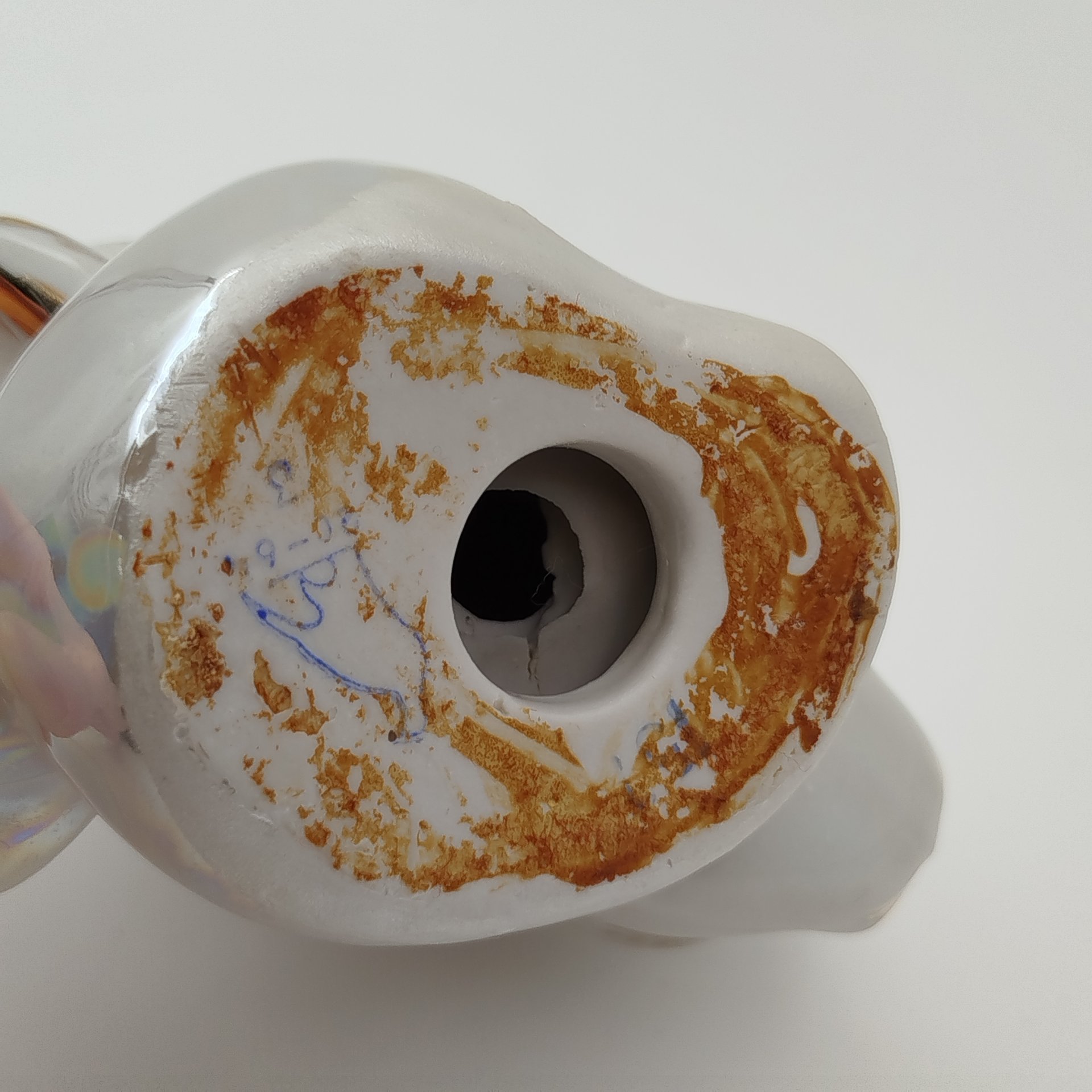 Статуэтка "Рыба-карп", скульптор П.М. Кожин, фарфор, люстр, роспись, золочение, Дулевский фарфоровый завод (Дулёво), СССР, 1964 г.