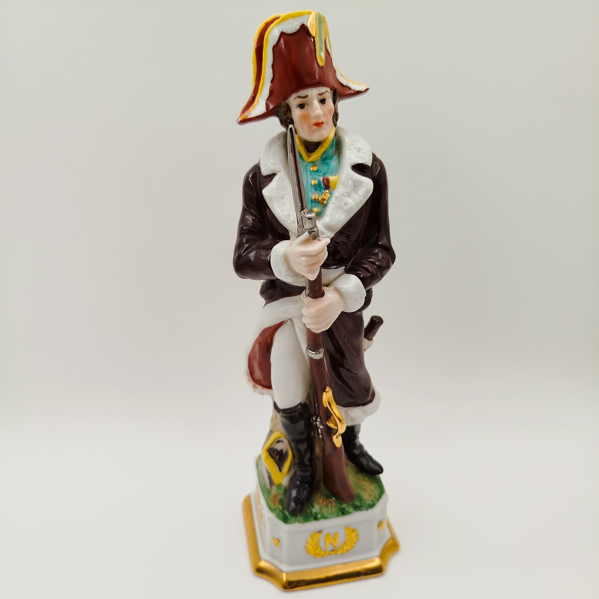 Статуэтка "Маршал Мишель Ней" из серии "Армия Наполеона", мануфактура Muhr (г. Шарлеруа), фарфор, роспись, золочение, Бельгия, 1960-1980 гг.