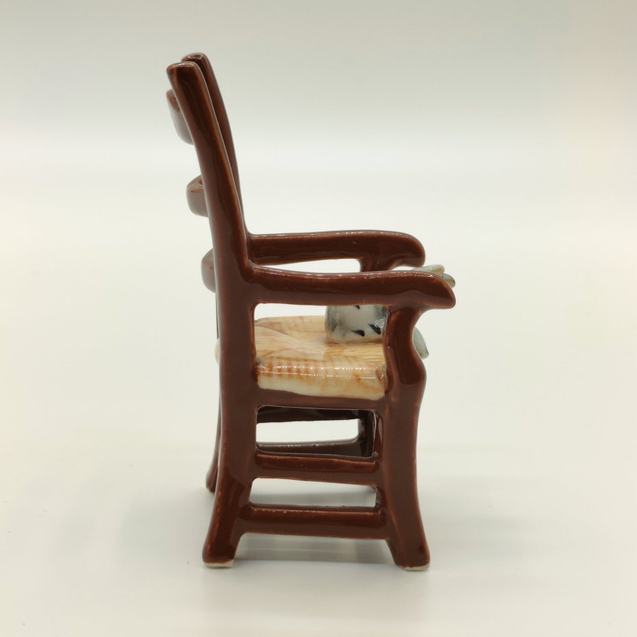 Статуэтка "Котенок на стуле", фарфор, роспись, Lefard (Лефард), Китай, 2000-2020 гг.