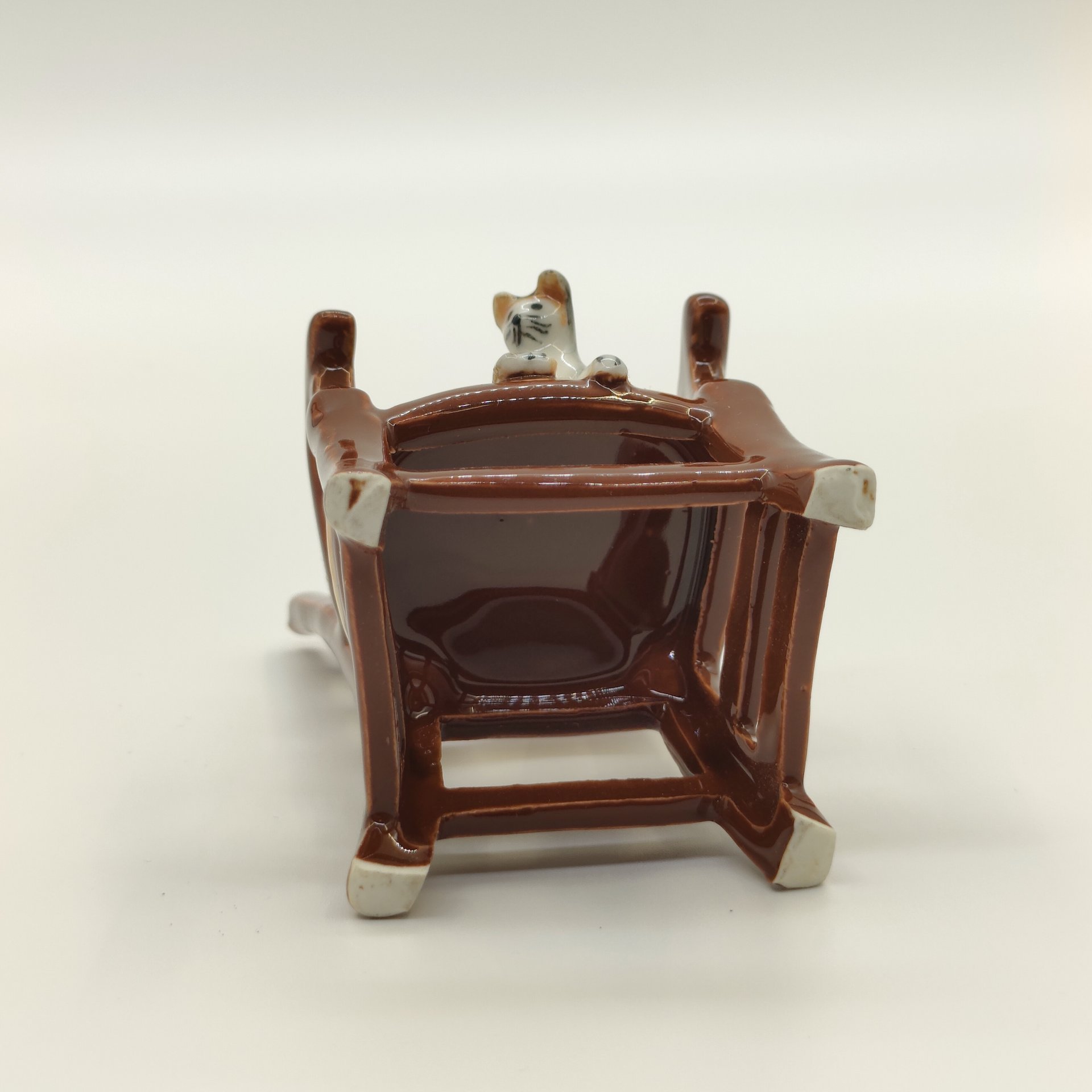 Статуэтка "Котенок на стуле", фарфор, роспись, Lefard (Лефард), Китай, 2000-2020 гг.