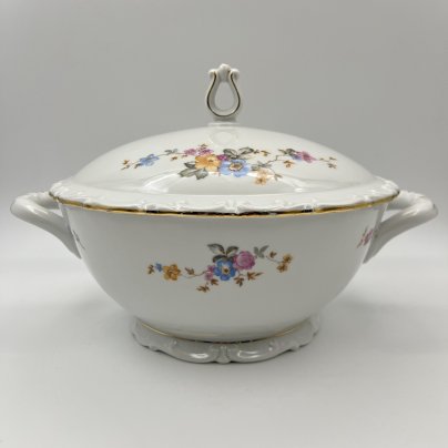 Супница с цветочным и рельефным декором