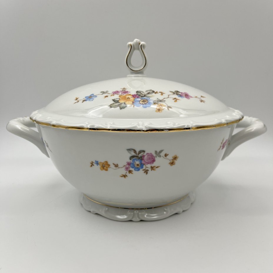 Супница с цветочным и рельефным декором