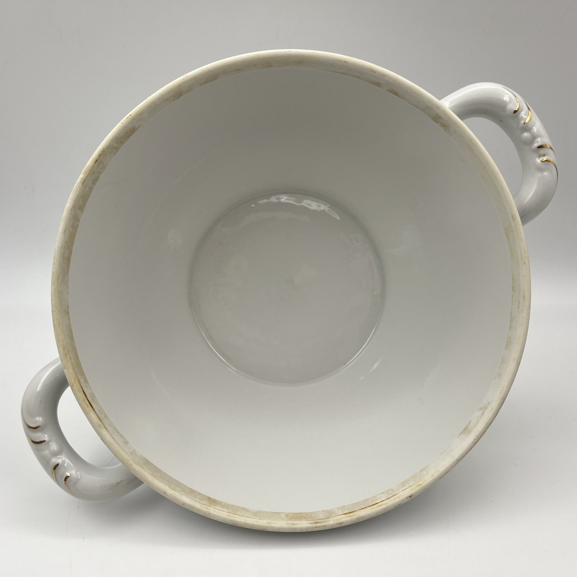 Супница с цветочным и рельефным декором