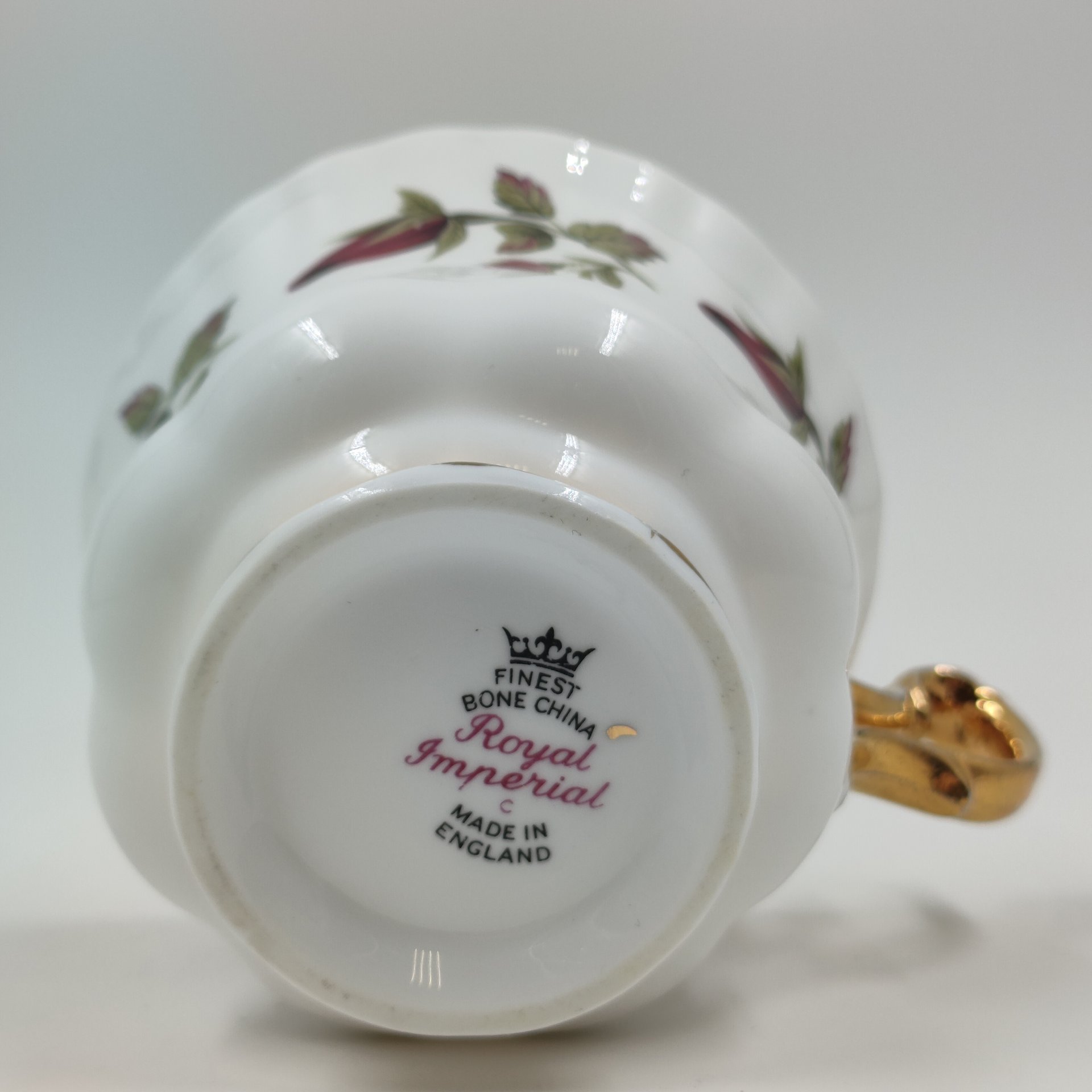 Чашка с цветочным декором, Finest Bone China, Royal Imperial, фарфор, деколь, золочение, Великобритания, 2000-2015 гг.