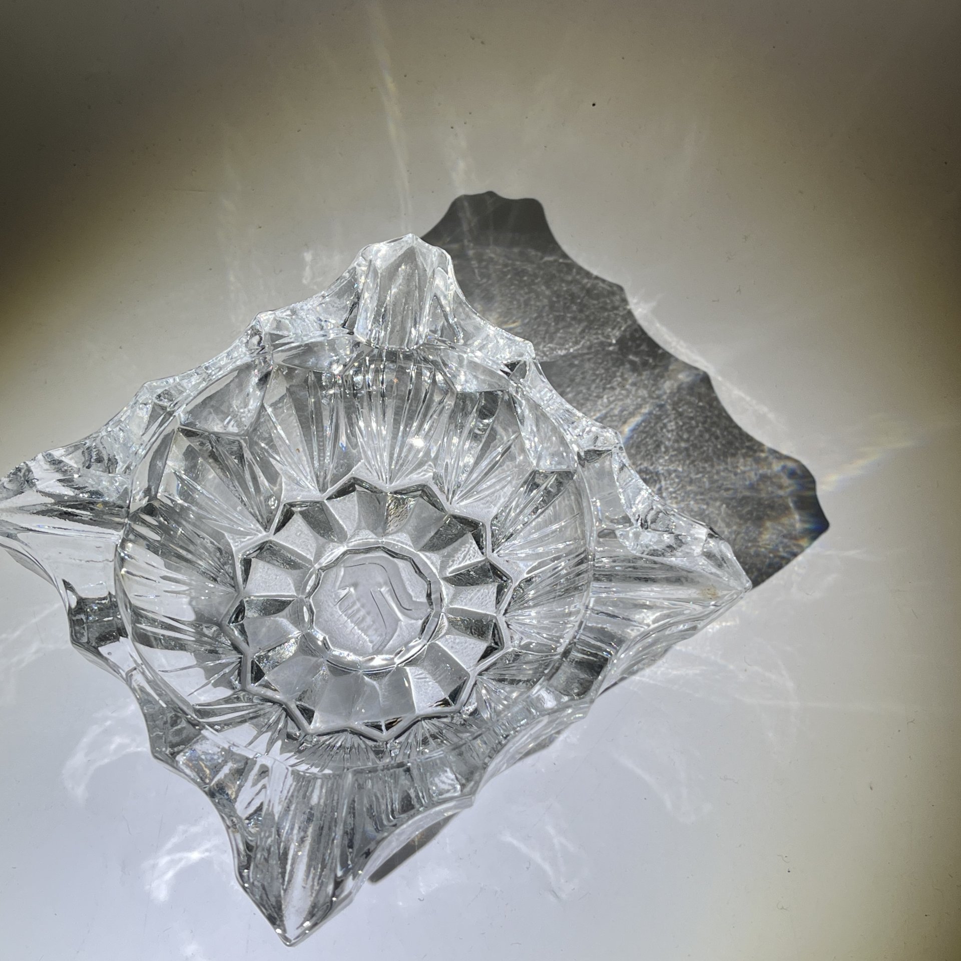 Пепельница квадратной формы с геометрическим декором, хрусталь, пресс, Гусевской хрустальный завод (Гусь-Хрустальный), СССР, 1963-1973 гг.