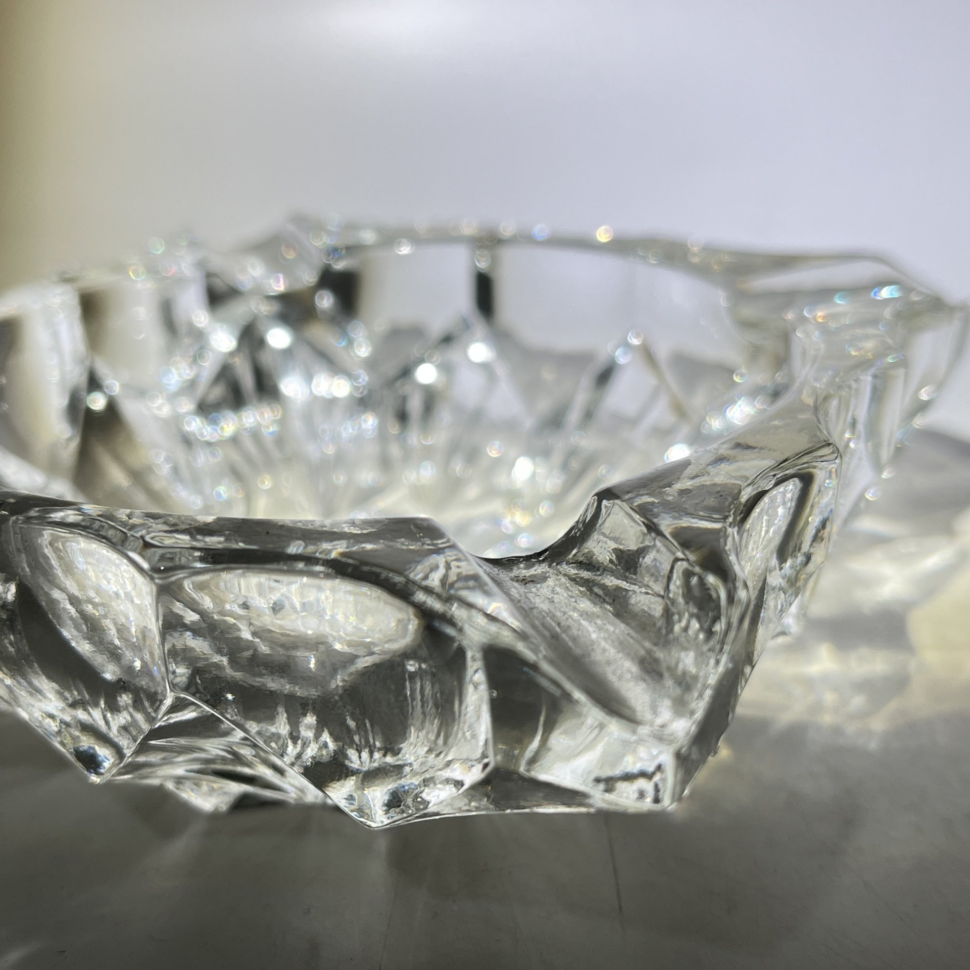 Пепельница квадратной формы с геометрическим декором, хрусталь, пресс, Гусевской хрустальный завод (Гусь-Хрустальный), СССР, 1963-1973 гг.