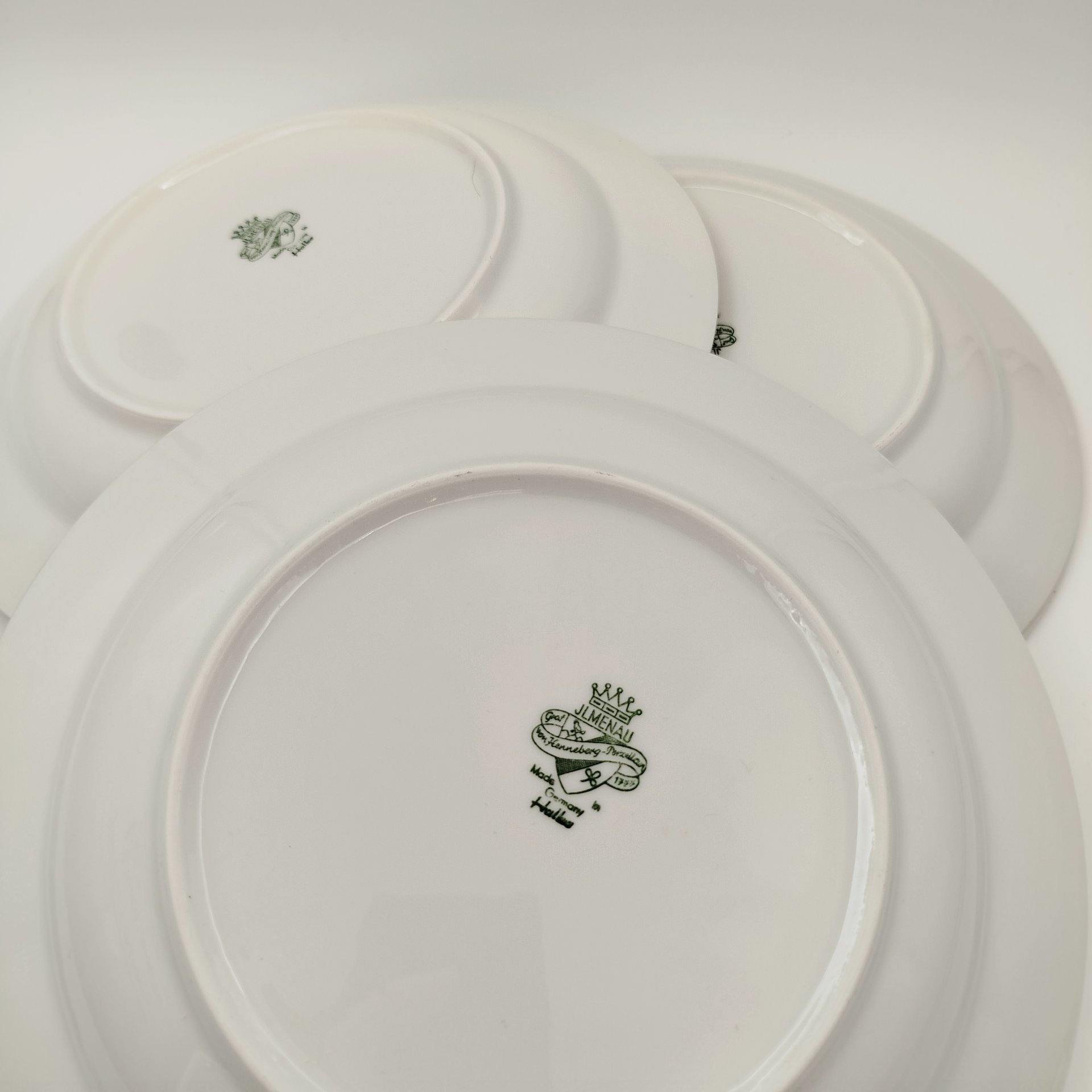 Набор из шести суповых тарелок с цветочным декором золотистого цвета