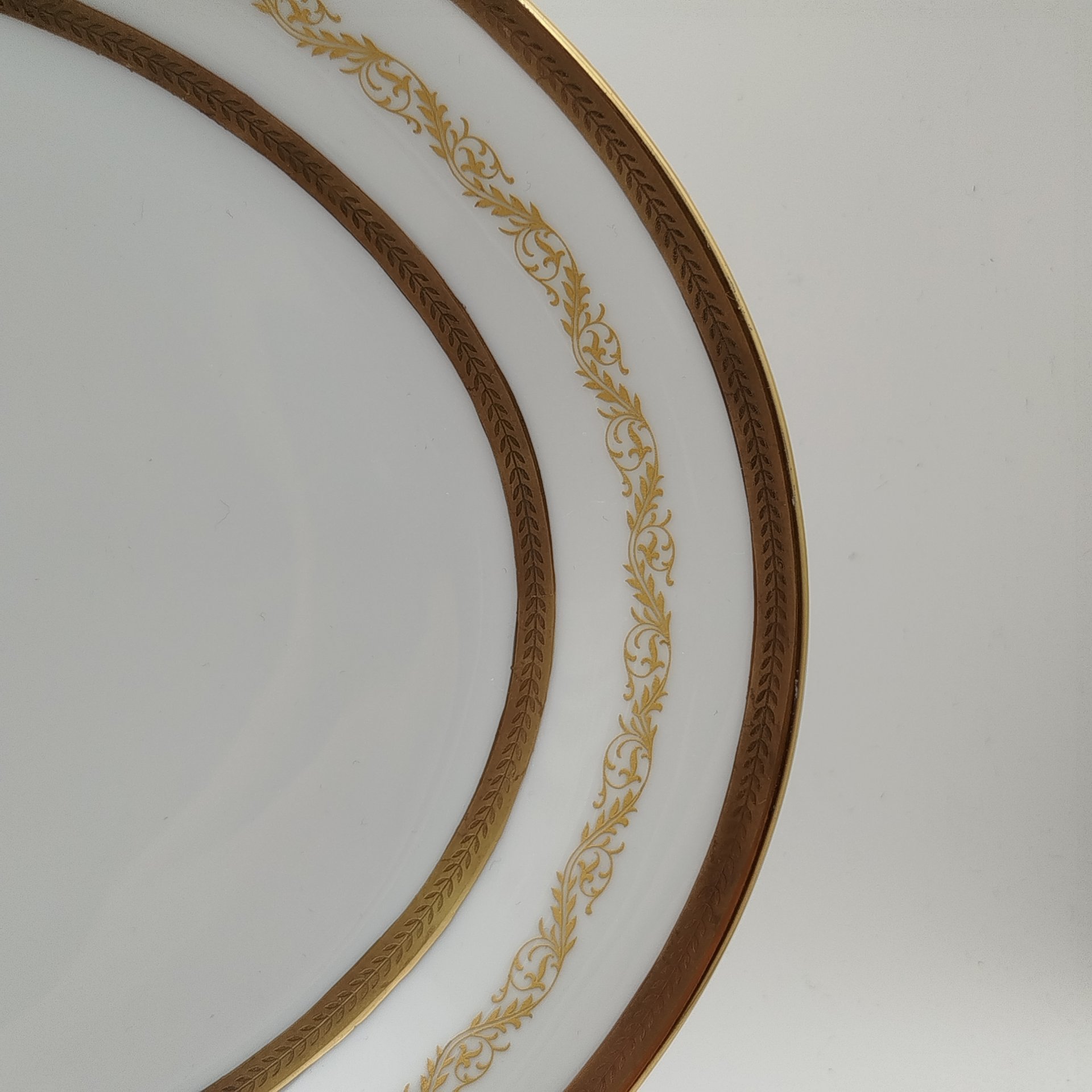 Блюдо овальной формы с растительным декором, серия "Charleroi-Bruxelles", фарфор, золочение, Tirschenreuth, Германия, 1969-1990 гг.