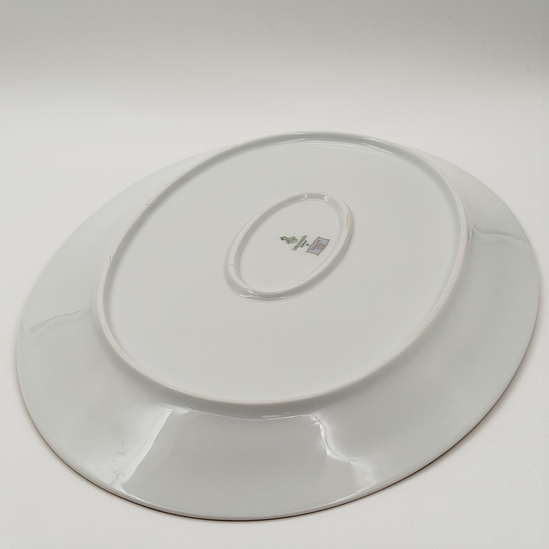 Блюдо овальной формы с растительным декором, серия "Charleroi-Bruxelles", фарфор, золочение, Tirschenreuth, Германия, 1969-1990 гг.