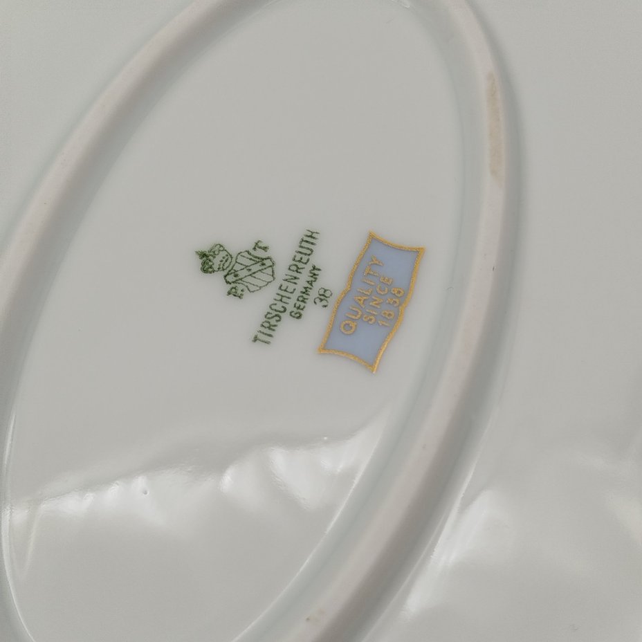 Блюдо овальной формы с растительным декором, серия "Charleroi-Bruxelles", фарфор, золочение, Tirschenreuth, Германия, 1969-1990 гг.