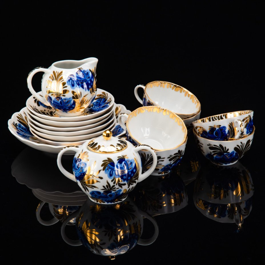 Сервиз чайный "Золотой сад" на 6 персон (15 предметов), автор формы "Тюльпан" С.Е. Яковлева, автор рисунка Н.П. Славина, фарфор, деколь, роспись золотом, золочение, Ленинградский фарфоровый завод (ЛФЗ), СССР, 1972-1991 гг.