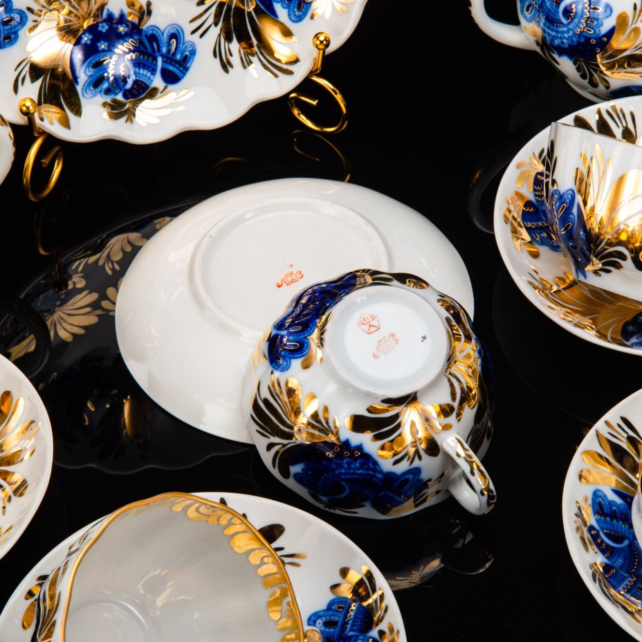 Сервиз чайный "Золотой сад" на 6 персон (15 предметов), автор формы "Тюльпан" С.Е. Яковлева, автор рисунка Н.П. Славина, фарфор, деколь, роспись золотом, золочение, Ленинградский фарфоровый завод (ЛФЗ), СССР, 1972-1991 гг.