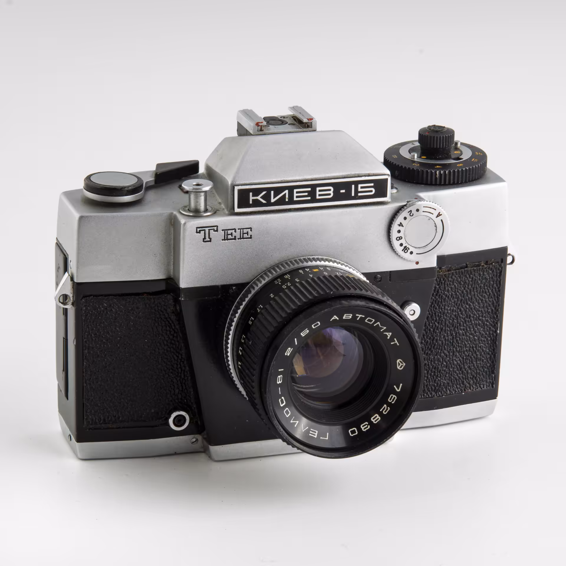 Фотоаппарат «Киев-15 TEE» с объективом «Гелиос-81» в оригинальном кофре, Киевский завод «Арсенал»