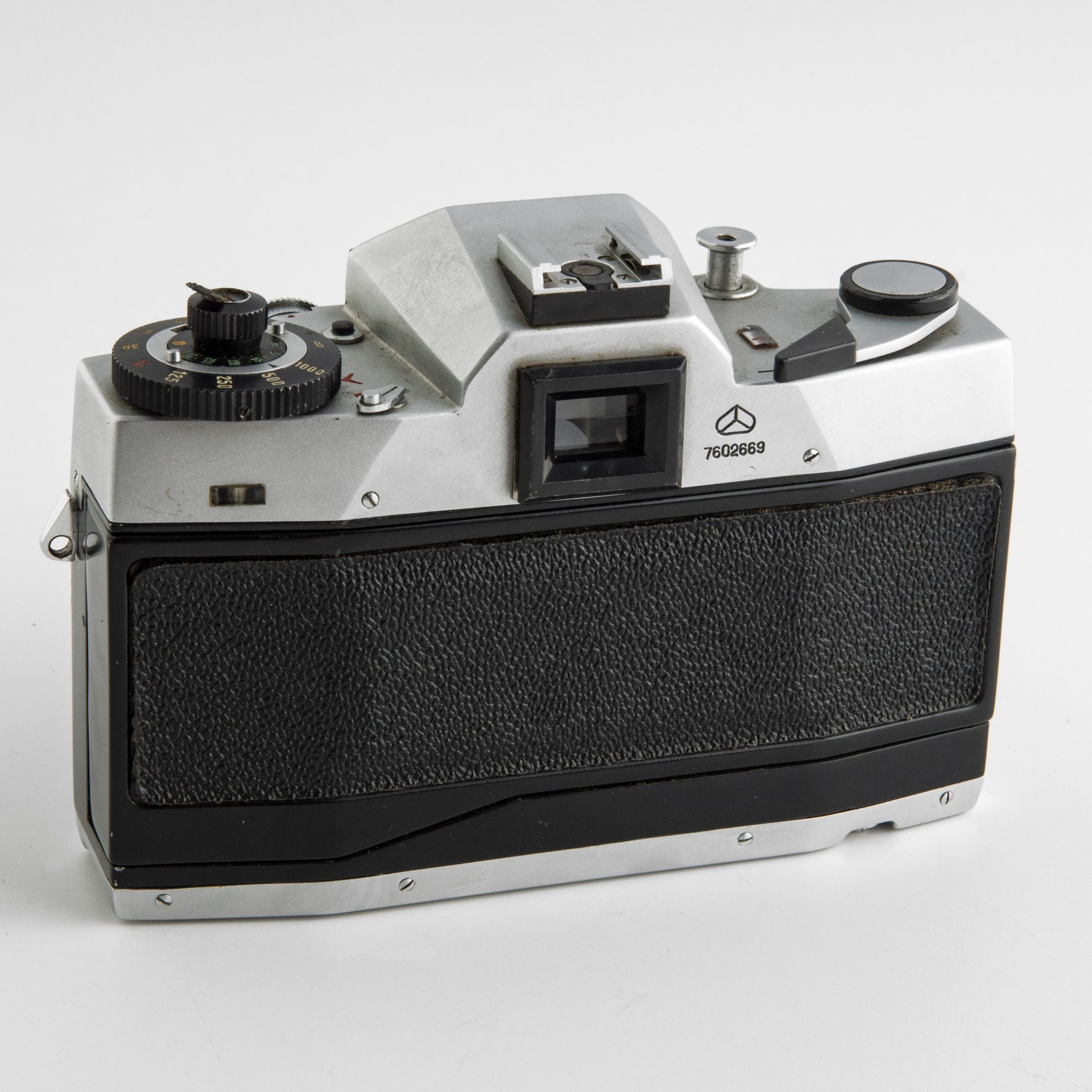 Фотоаппарат «Киев-15 TEE» с объективом «Гелиос-81» в оригинальном кофре, Киевский завод «Арсенал»