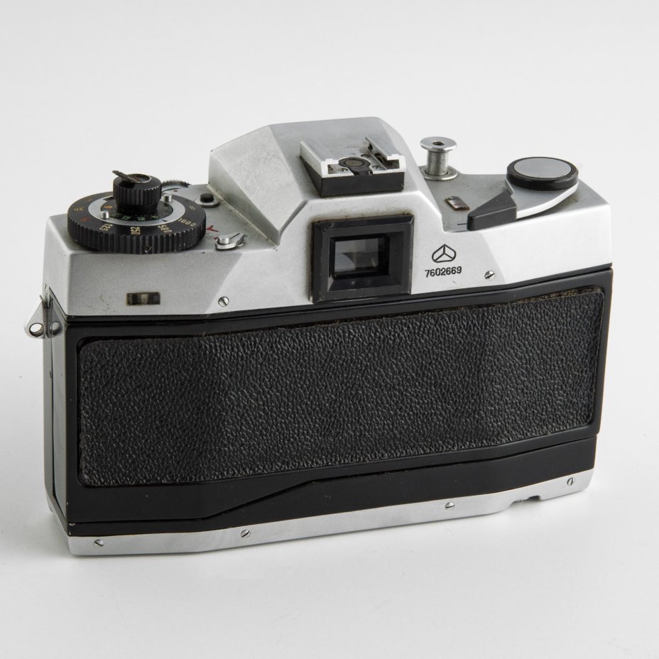 Фотоаппарат «Киев-15 TEE» с объективом «Гелиос-81» в оригинальном кофре, Киевский завод «Арсенал»
