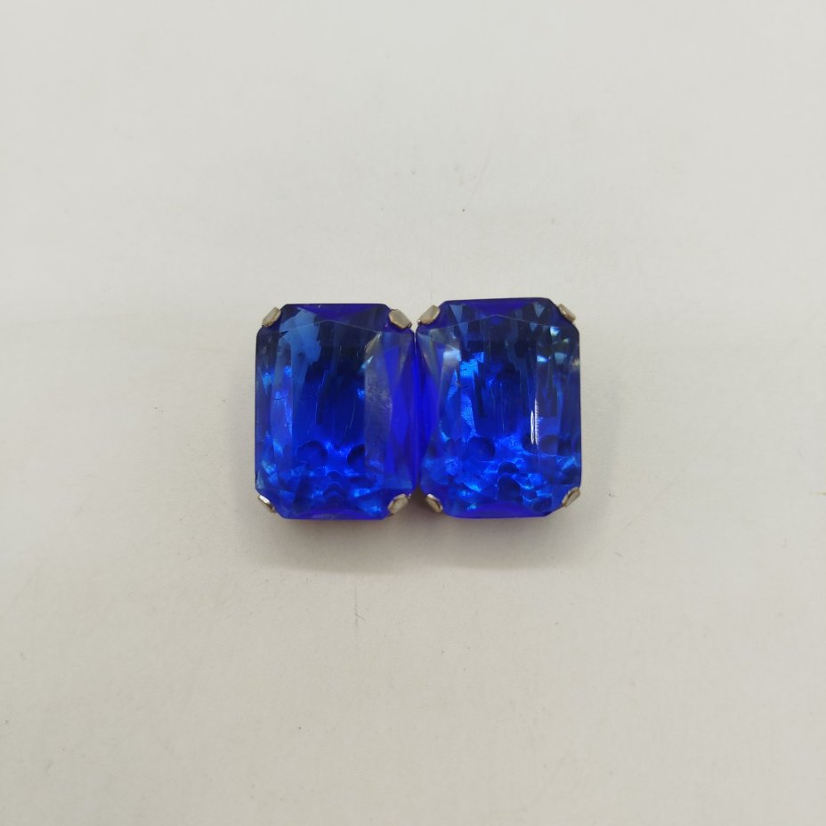 Серьги-клипсы прямоугольной формы с синей вставкой