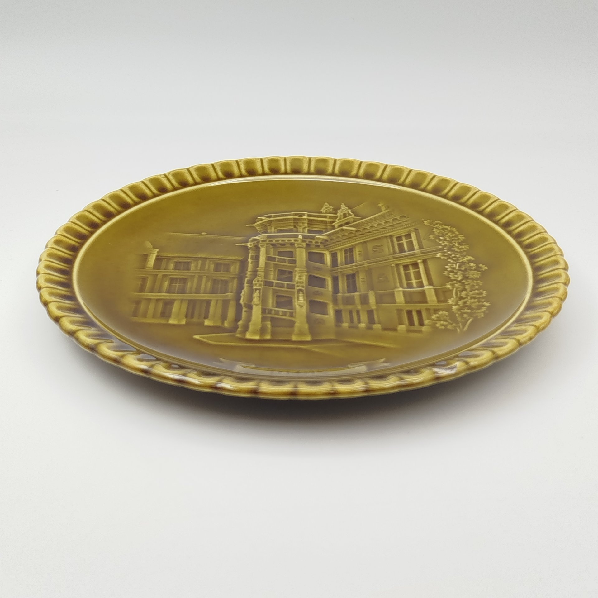 Декоративная тарелка из серии "Замки Франции"  (Blois), Gien, керамика, глазурь, Франция, 1960-1971 гг.