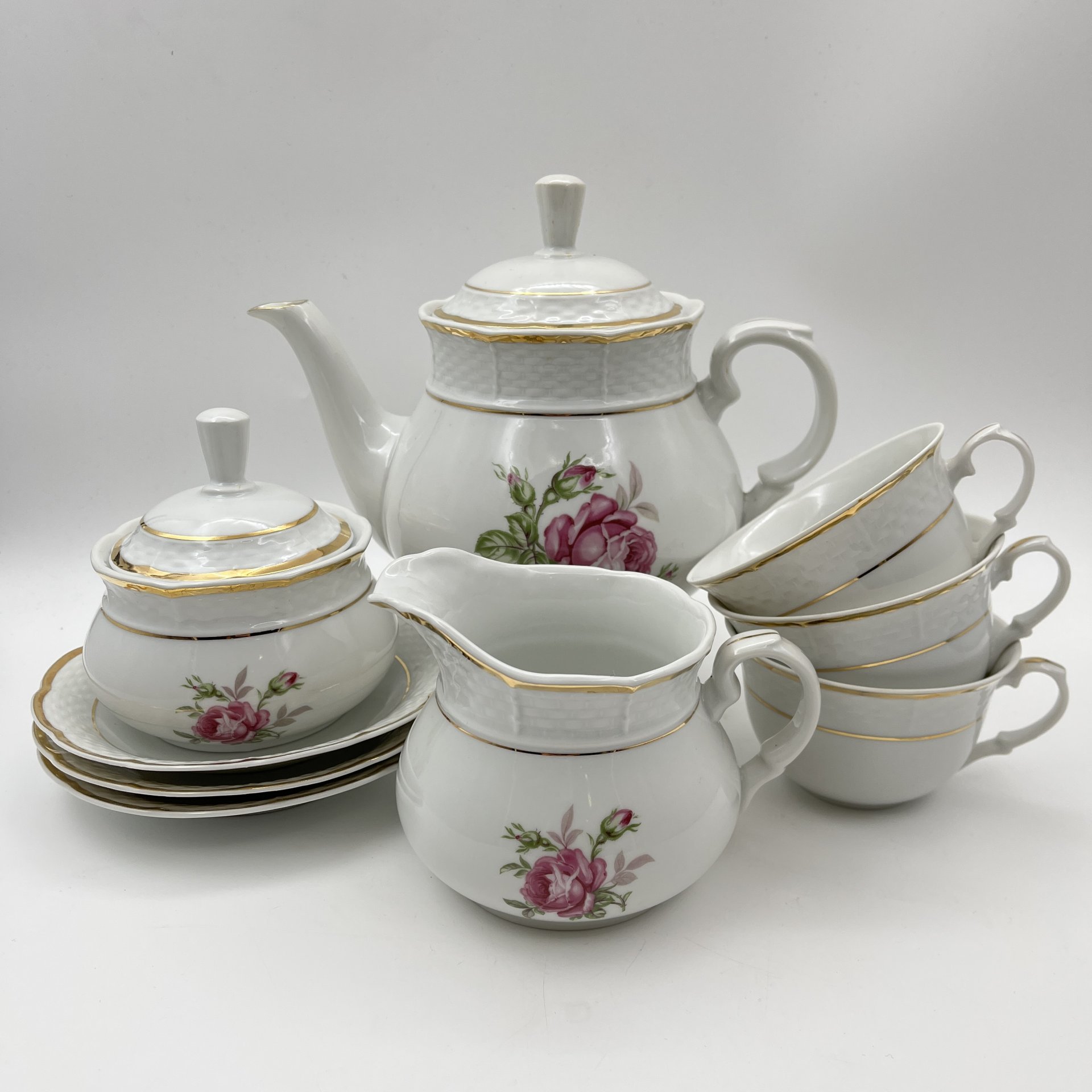 Сервиз на 3 персоны (9 предметов), украшенный изображением розы, фарфор, деколь, золочение, Thun (Тун), Чехословакия, 1970-1992 гг.