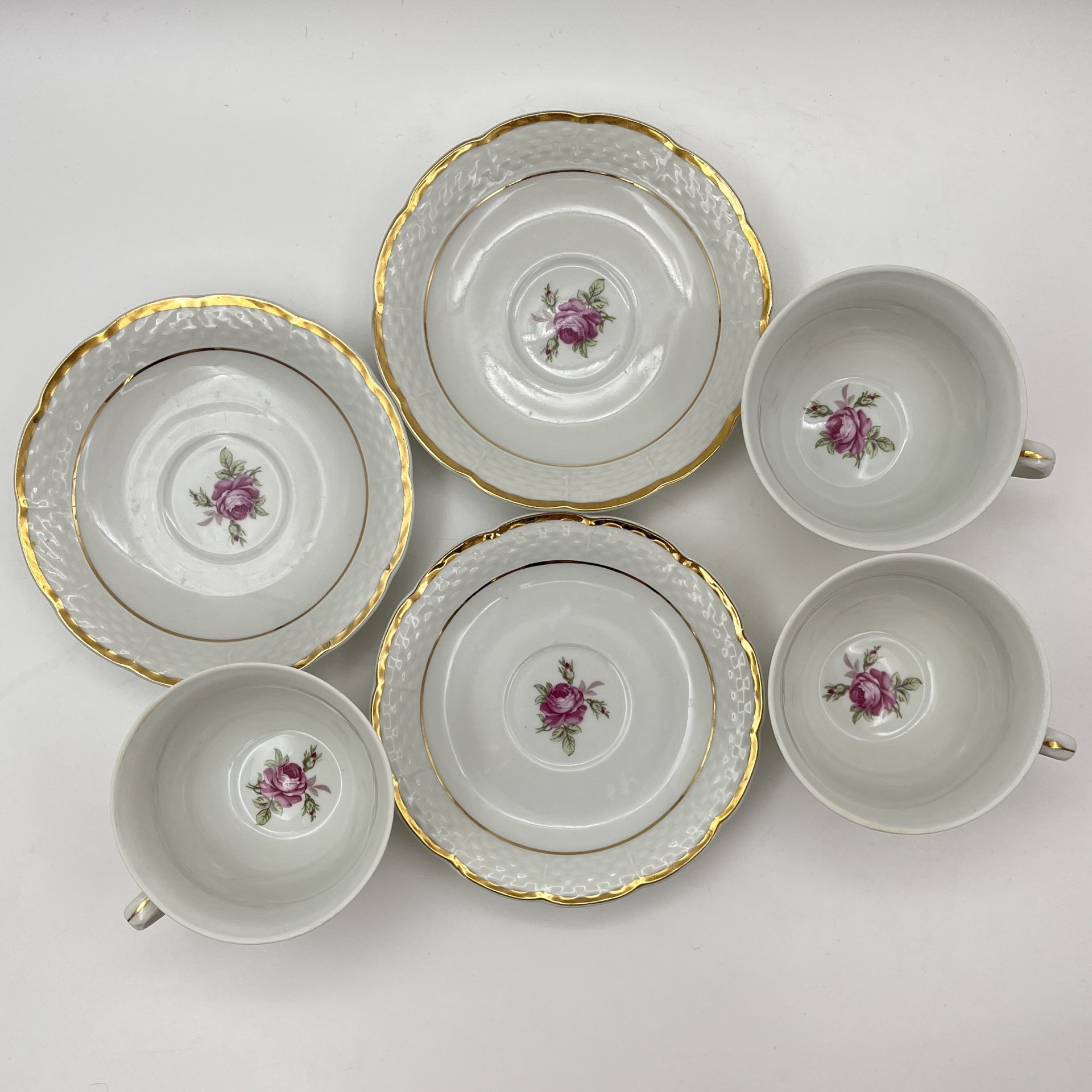 Сервиз на 3 персоны (9 предметов), украшенный изображением розы, фарфор, деколь, золочение, Thun (Тун), Чехословакия, 1970-1992 гг.