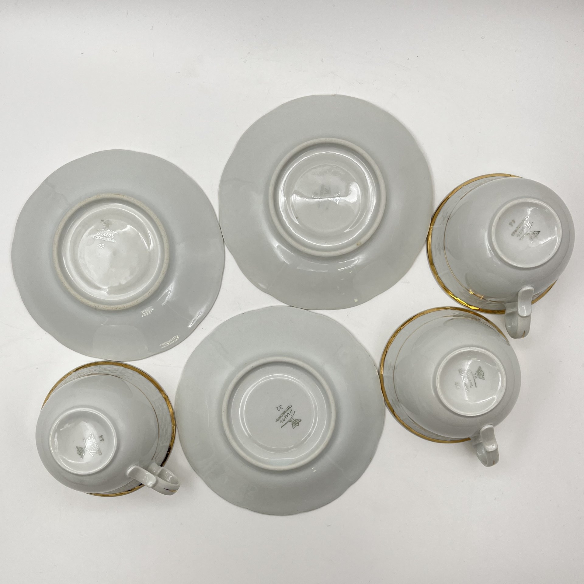 Сервиз на 3 персоны (9 предметов), украшенный изображением розы, фарфор, деколь, золочение, Thun (Тун), Чехословакия, 1970-1992 гг.