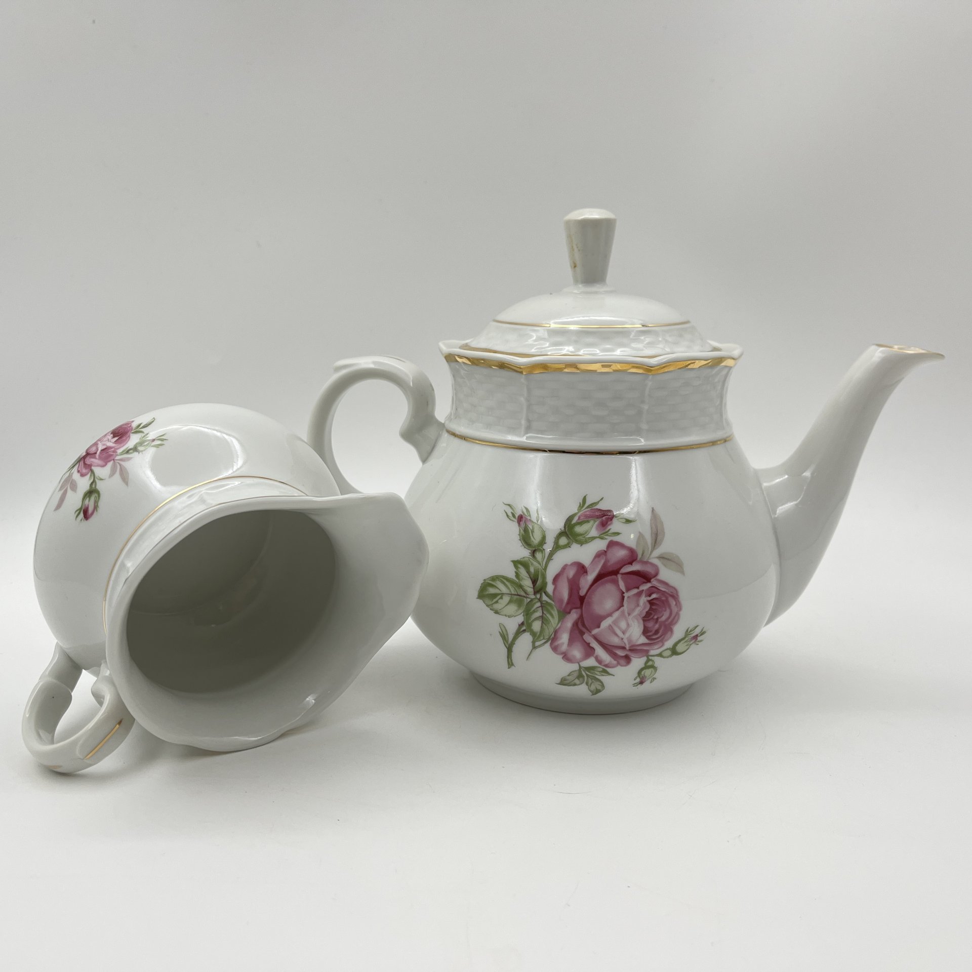 Сервиз на 3 персоны (9 предметов), украшенный изображением розы, фарфор, деколь, золочение, Thun (Тун), Чехословакия, 1970-1992 гг.