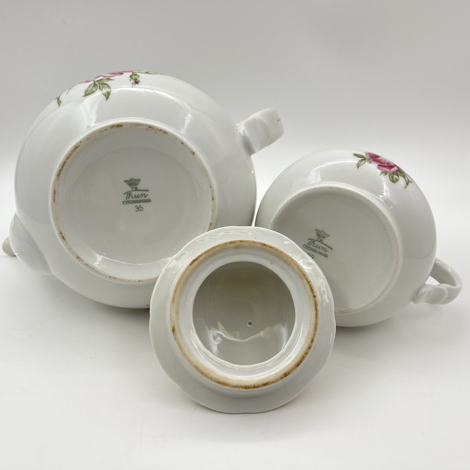Сервиз на 3 персоны (9 предметов), украшенный изображением розы, фарфор, деколь, золочение, Thun (Тун), Чехословакия, 1970-1992 гг.